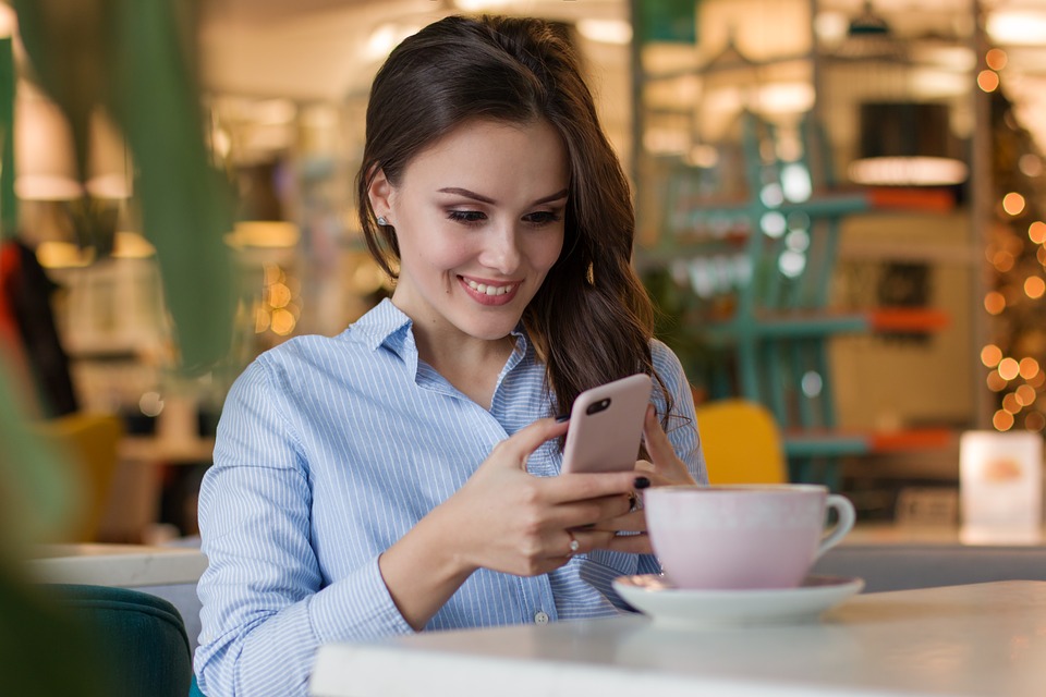 Read more about the article NA VOLJO JE MOBILNA APLIKACIJA e-DAVKI ZA FIZIČNE OSEBE